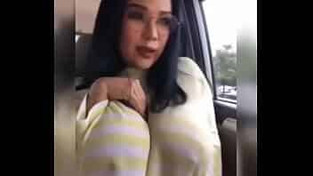 braless girl shaking tits in car video